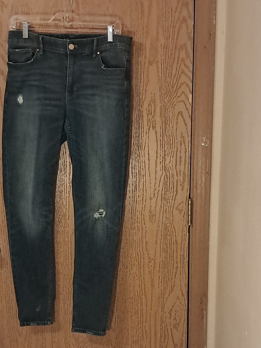 Women's Dark Blue Skinny Jeans with Subtle Distressing